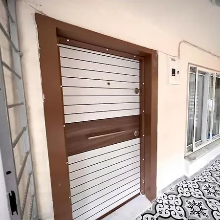 Center 1+1 Garden Floor Sea 200m アパート *
